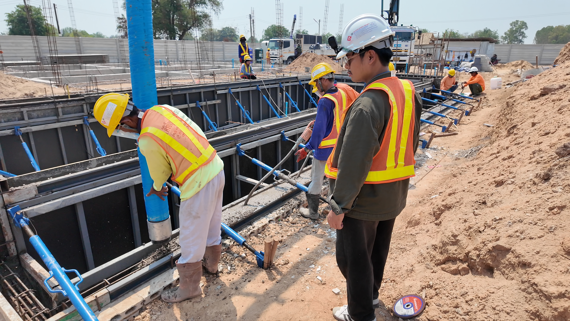 Concrete Pour : Non Reuang Project